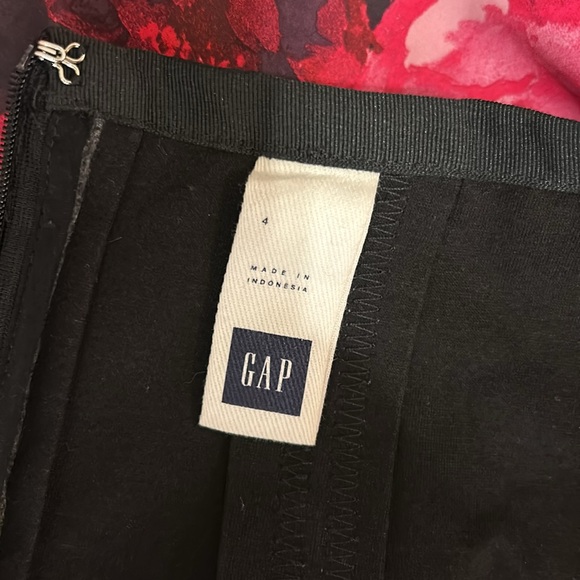GAP | Black Red Pink Floral Full A-Line Mini Skirt | 4 - Picture 13 of 13